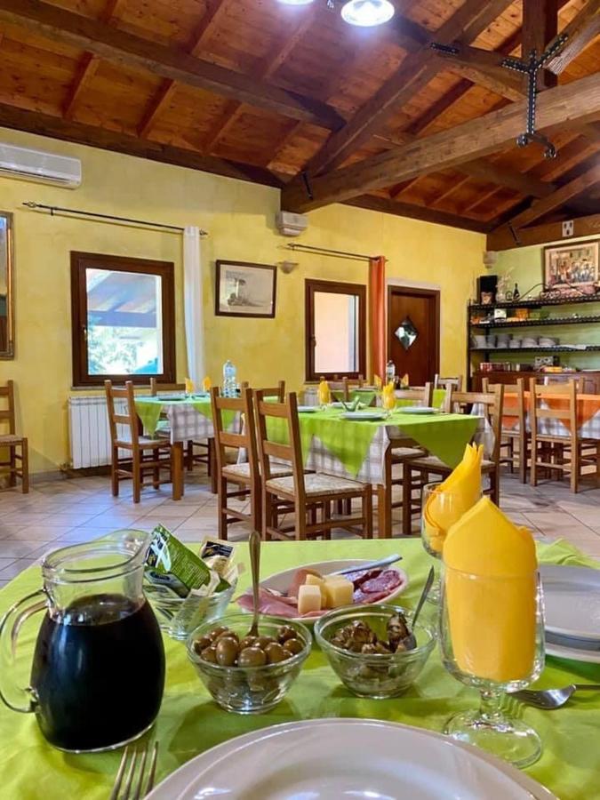 Agriturismo Su Niu Uta Buitenkant foto